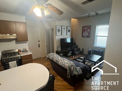 Building Photo - 3037 N Southport Ave