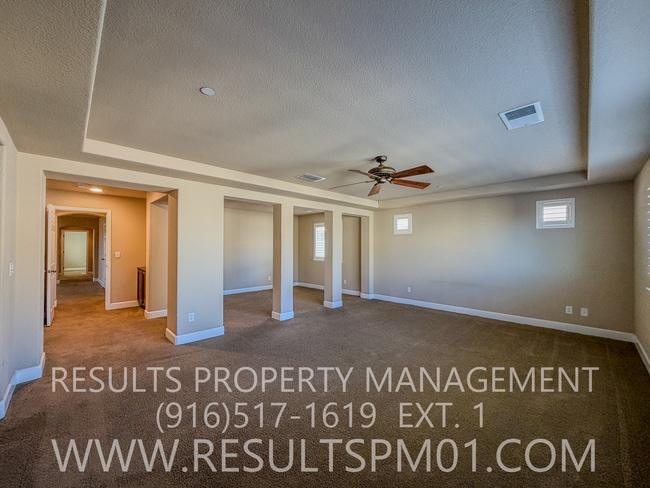 Building Photo - Elegance and spacious Mini Mansion