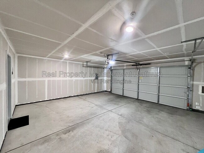 Building Photo - 10954 N Honeysuckle Dr