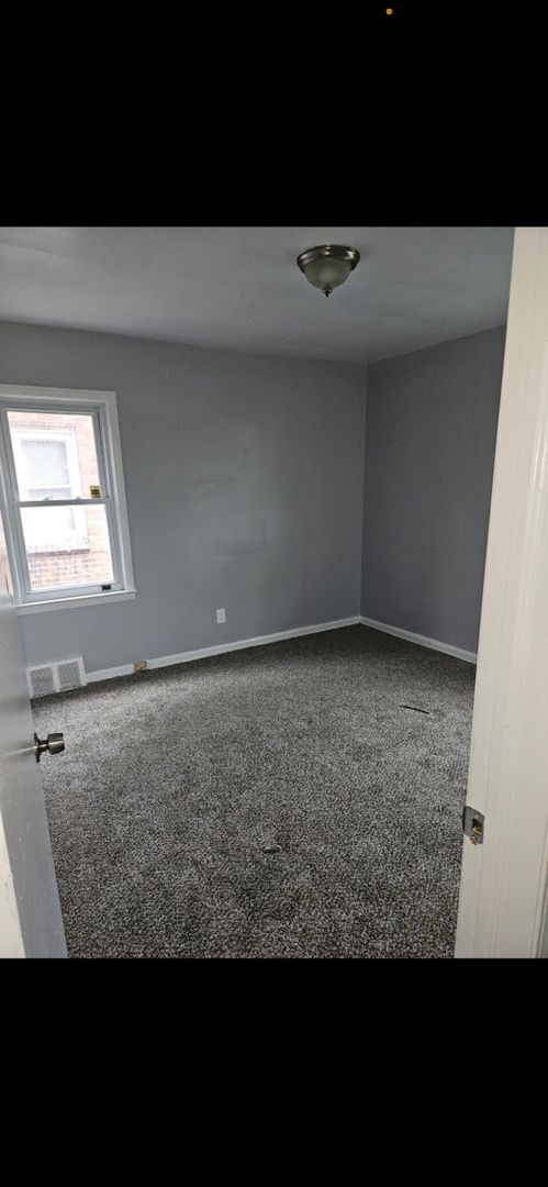 Building Photo - 3 bedroom, 1.5 Bath! Must See! Detroit's Eastside