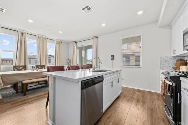 Building Photo - 40521 Melrose Dr