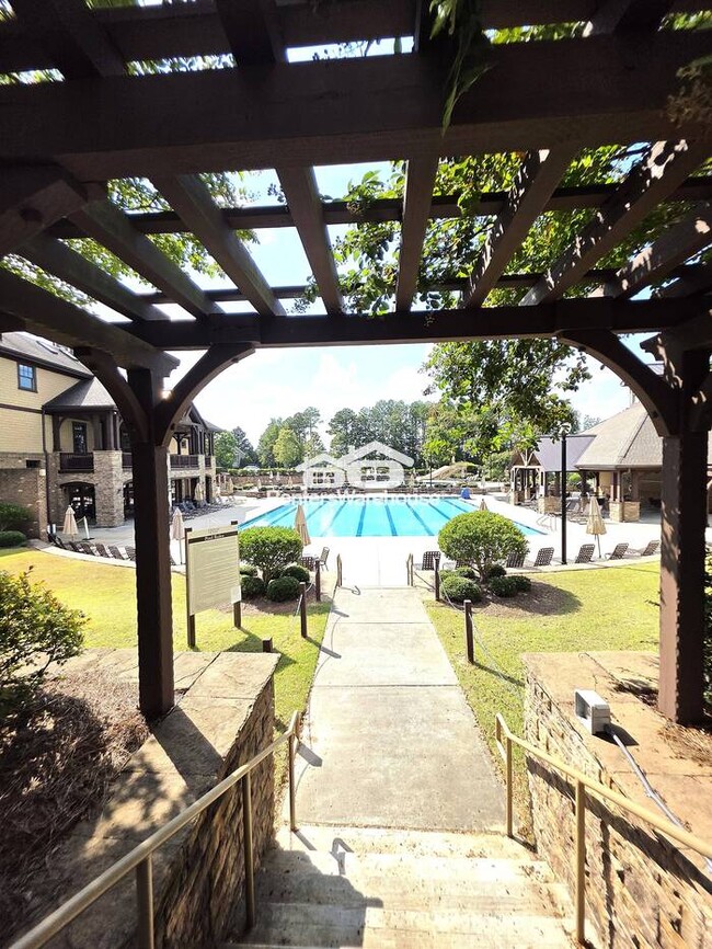 Building Photo - Beautiful 3-bedroom townhome in North Rale...