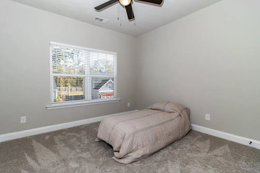 Building Photo - 1016 Swan Ct