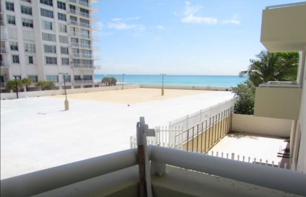 Building Photo - 3001 S Ocean Dr