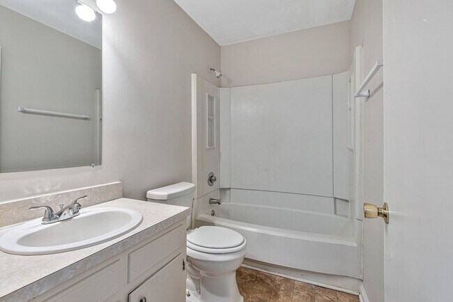 Building Photo - 3319A Felicia St