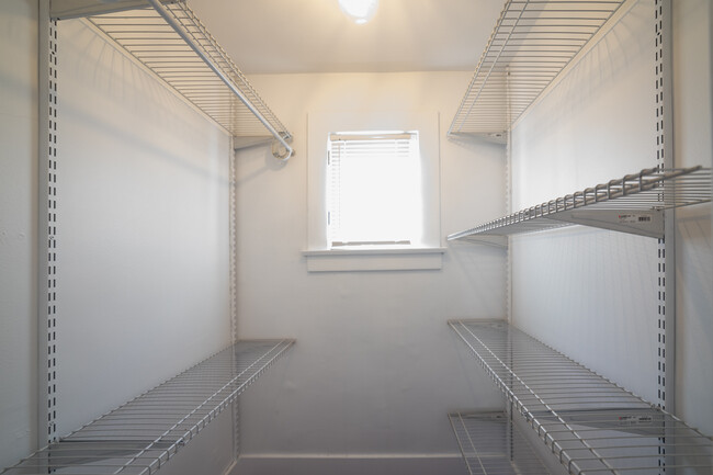 Building Photo - 321 Heliotrope Dr