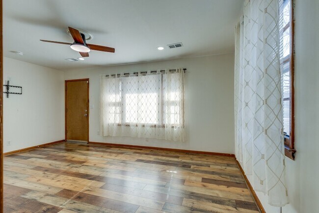 Building Photo - 2728 Nodyne Dr