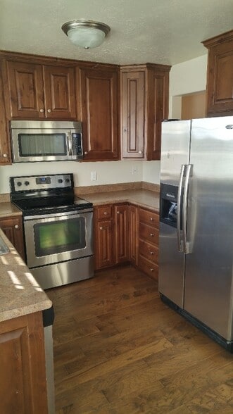 Building Photo - 1672 E 450 N