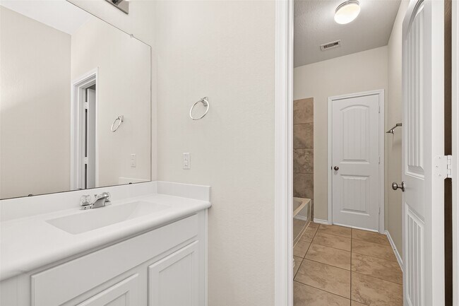 Building Photo - 2754 Little Caney Way