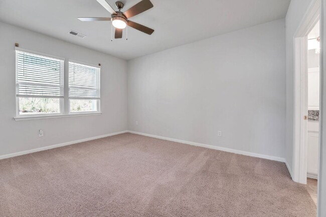 Building Photo - Elegant 4 Bedroom 2.5 Bathroom Home Near Downtown Greenville $2,500/mo rent