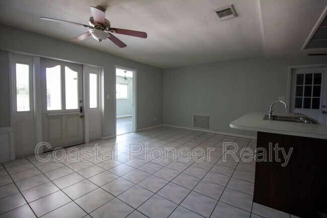 Building Photo - 10760 62nd Ave N