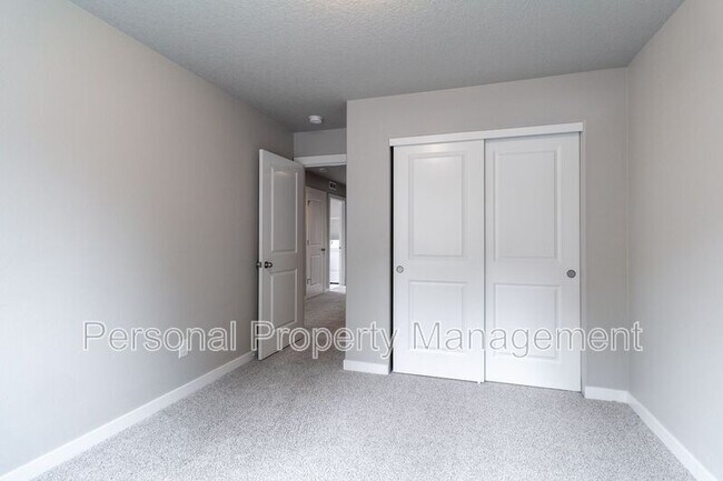 Building Photo - 4803 NE 37th Ct