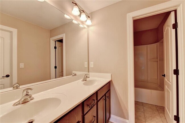 Building Photo - 3709 Union Park Dr
