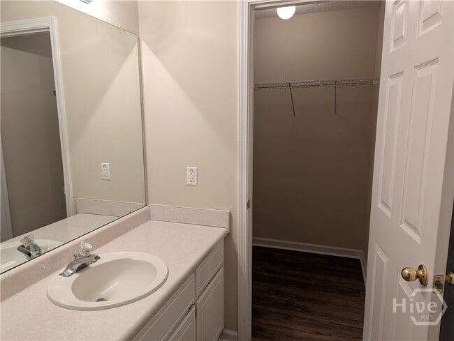 Building Photo - 130 Towne Pk Dr