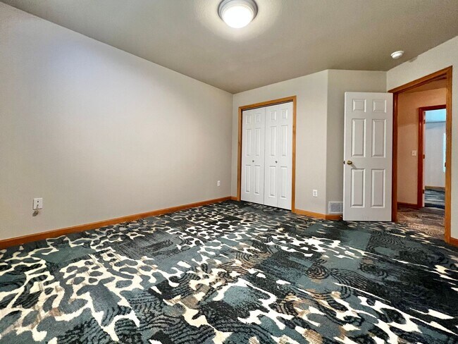 Building Photo - Charming 3-Bedroom Windsor Home: Comfort, Style, and Convenience Await!
