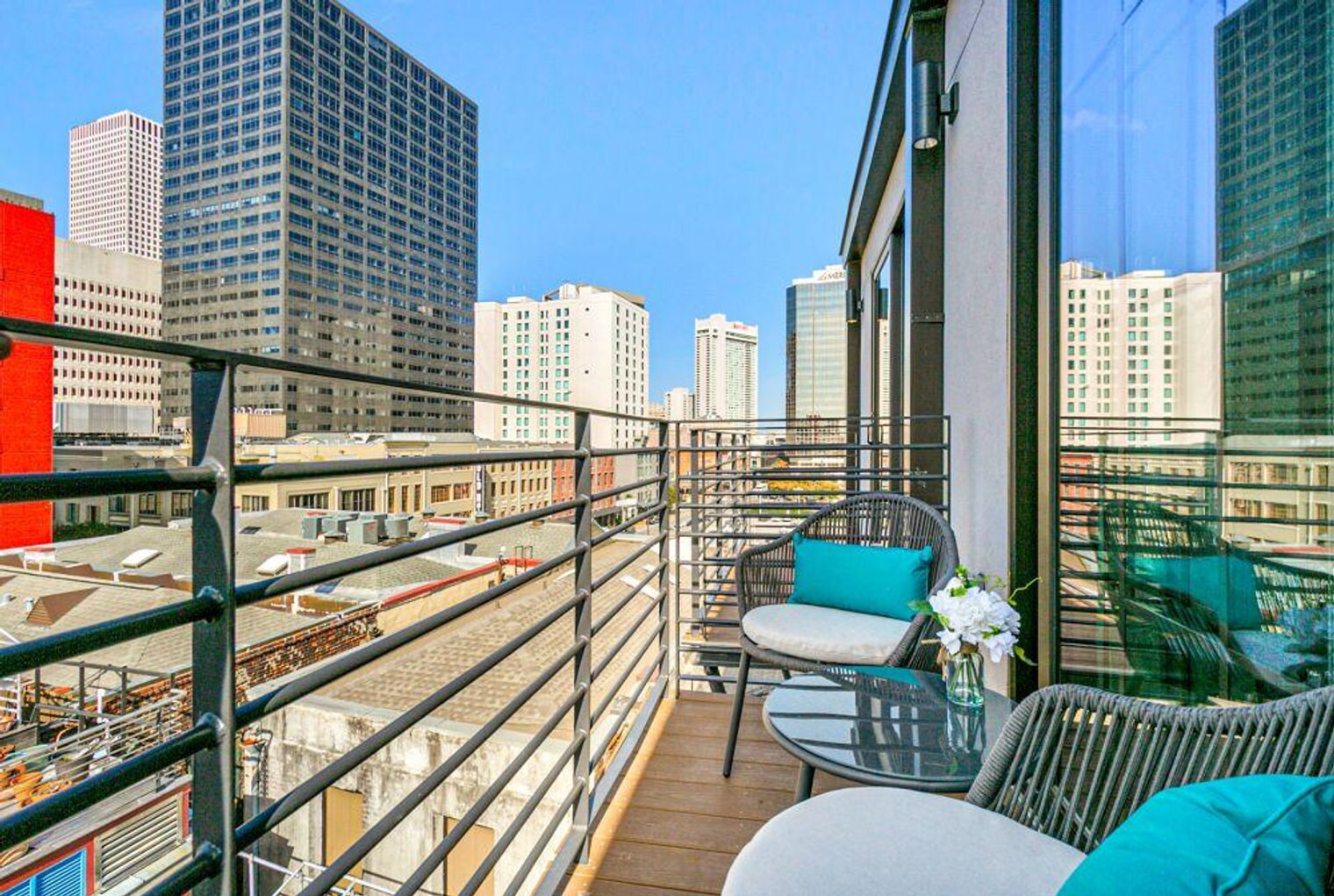 Building Photo - 611 Commerce St