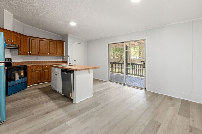 Building Photo - 16474 N Emerson Cir