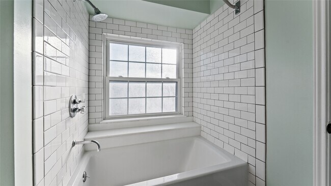 Building Photo - 2215 Stanford St