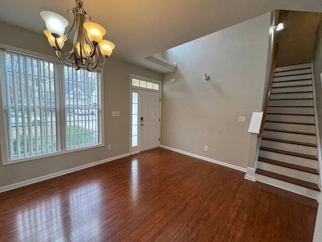 Building Photo - 4 Bedroom | 3 Bathroom Raleigh Home with F...