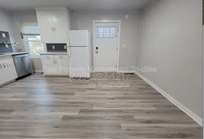 Building Photo - 402 Barth Ave