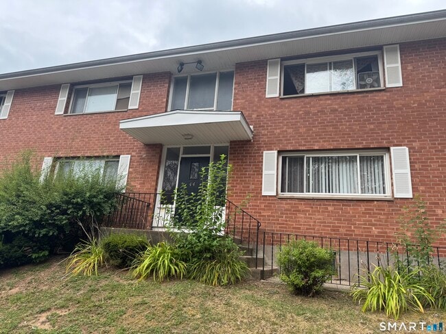 Building Photo - 44 Racebrook Dr