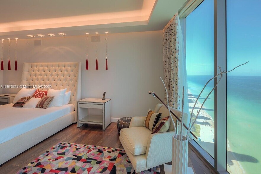 Building Photo - 17001 Collins Ave