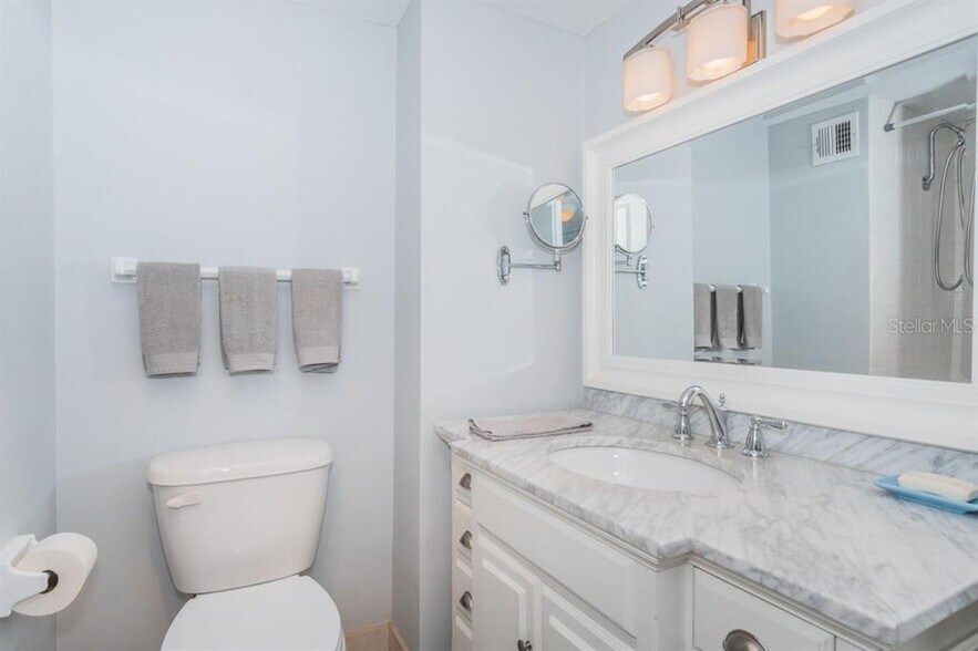 Bathroom - 880 Mandalay Ave