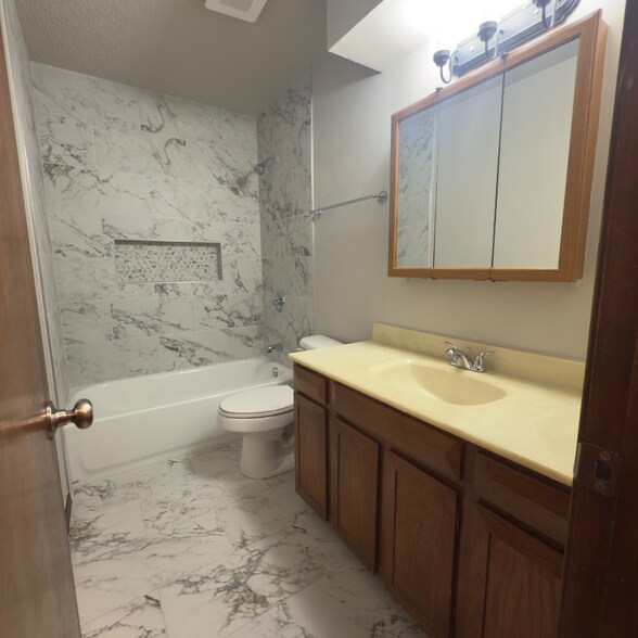 Building Photo - 100 Lochwood Cir