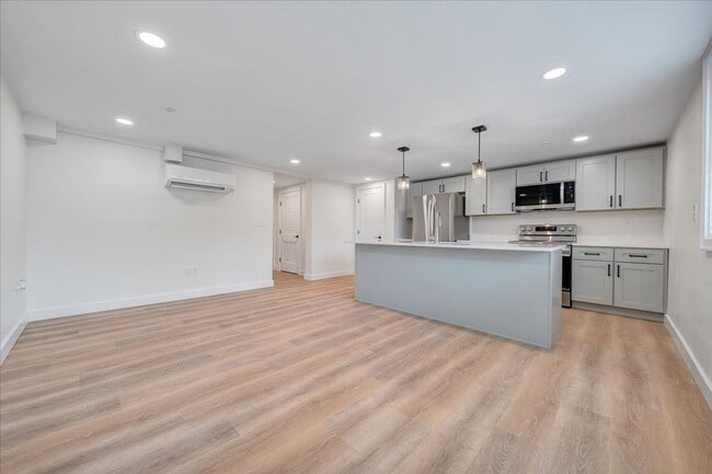 Building Photo - Newly Renovated 2BR Apartment in Vinton - Premium Finishes!