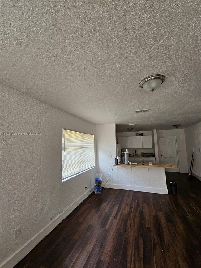 Building Photo - 1408 NW 9th Ave