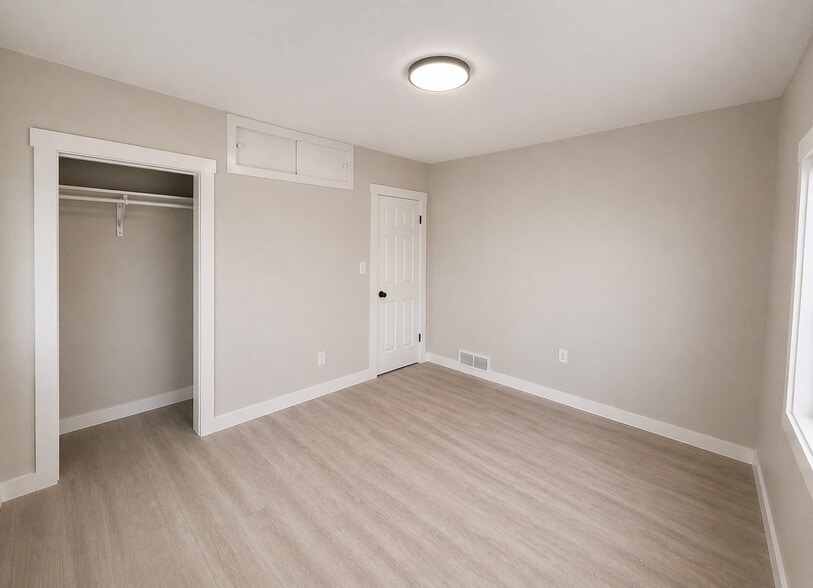 Building Photo - 516 N Hudson Ave
