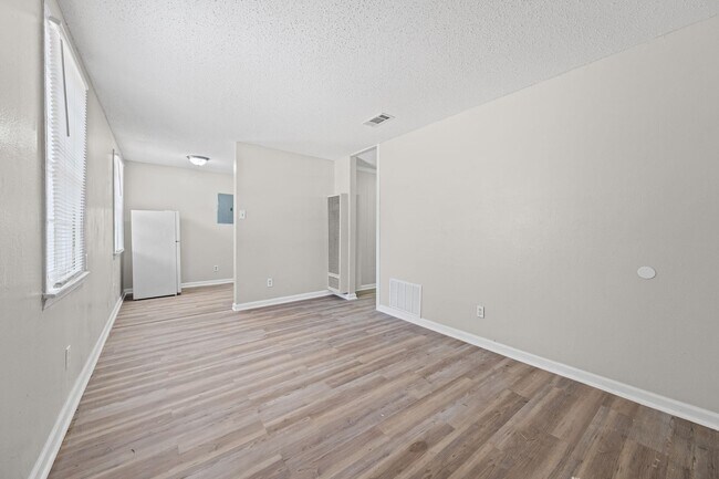 Building Photo - 410 Carbon Cove