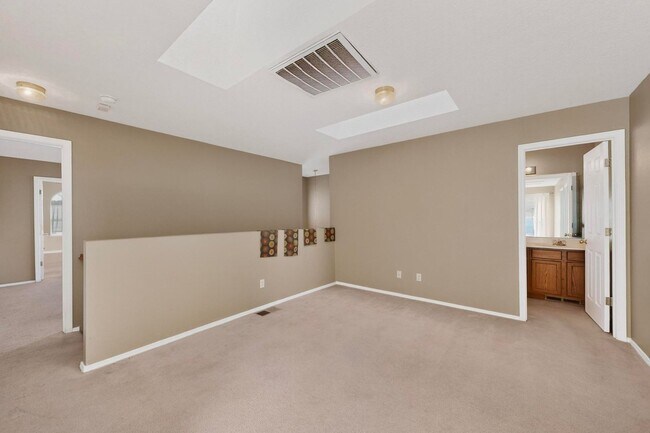 Building Photo - West Side 2/story 3 Bedroom 2.5 Bath 1605/sf 2/CG