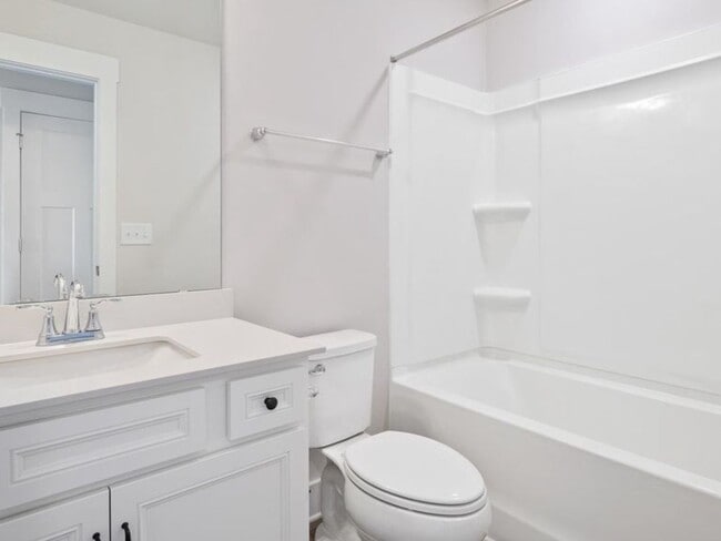 Building Photo - 4 Bedroom Townhome in Spartanburg