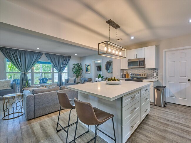 Building Photo - 801 NE 15th St