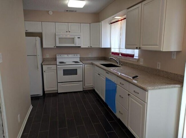 Building Photo - 12317 Willow Wild Dr