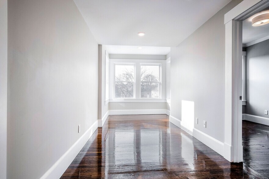 Building Photo - 53 Strathmore Rd