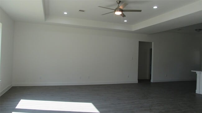 Building Photo - 401 Deep Woods Ln