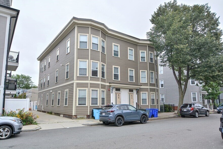 Building Photo - 870 E 2nd St