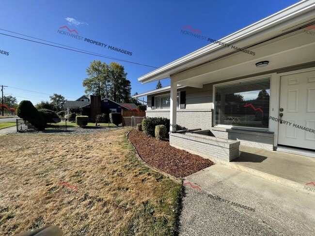 Building Photo - STATUS:  AVAILABLE | R136B | $2195.00