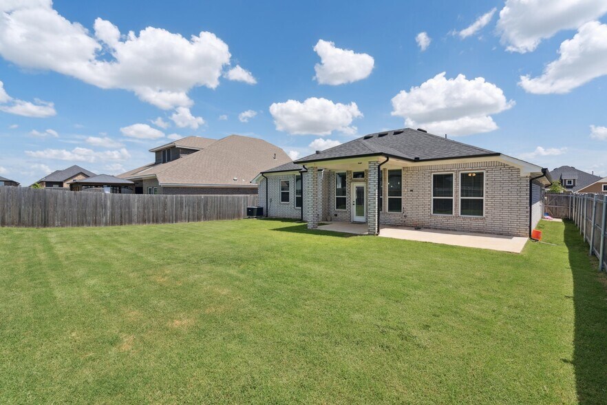 Building Photo - 15908 Buffalo Dr