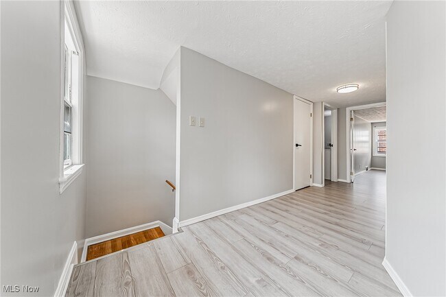 Building Photo - 24111 Edgehill Dr