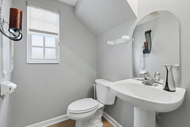 Building Photo - 6600 Gentle Ben Cir