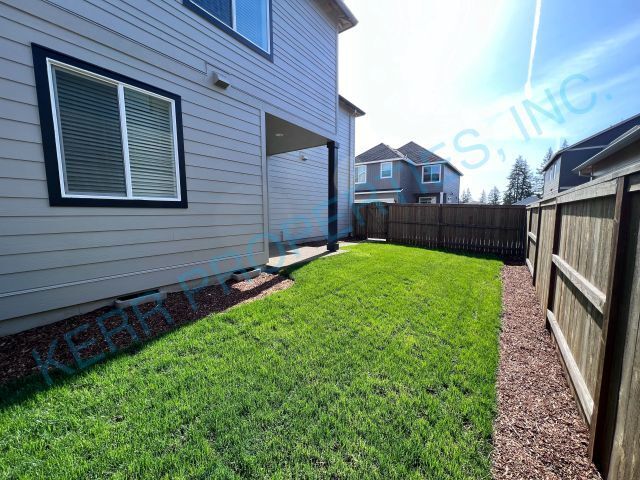 Building Photo - FREE RENT! Spacious 4-Bedroom Home in Happ...