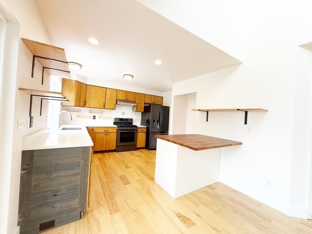 Building Photo - 1128 NW Thornwood Cir