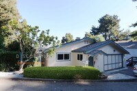 Building Photo - Mid-Century 3 Bedroom Home in Montclair
