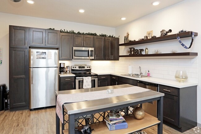 Building Photo - Large 1 Bedroom With River Views