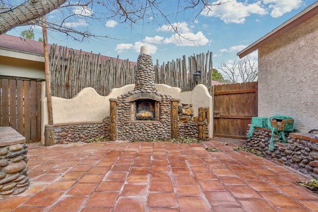 Building Photo - Upper Valley 3 Bedroom 2 Bath