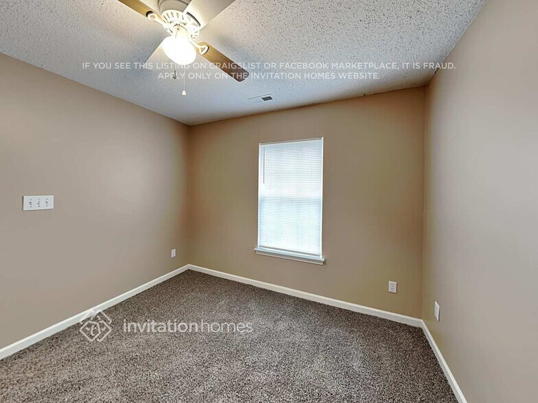 Building Photo - 3049 Parade Ln SW