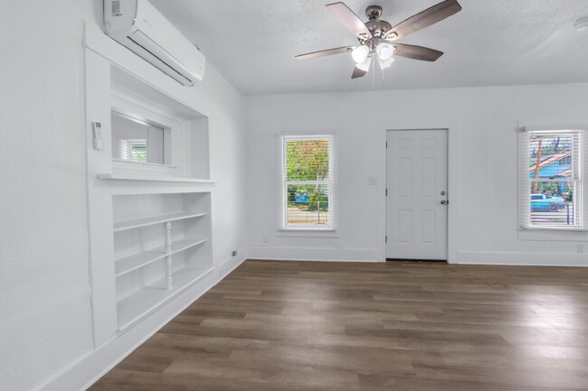 Building Photo - "Charming 3-Bedroom Sanctuary on Buckingha...